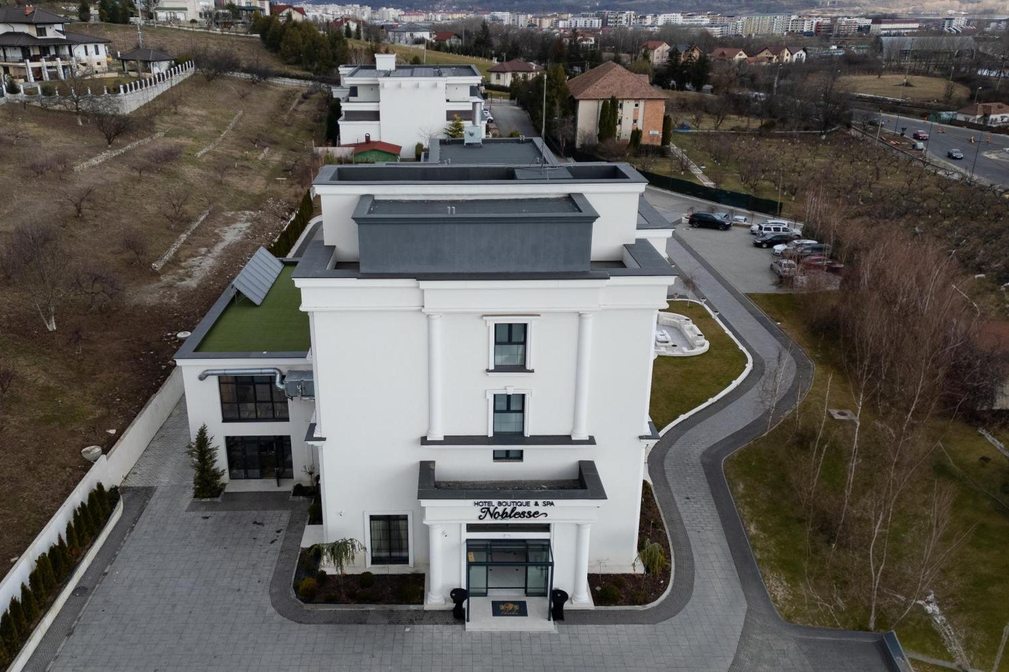 Râmnicu Vâlcea Hotel Noblesse Boutique&Spa מראה חיצוני תמונה